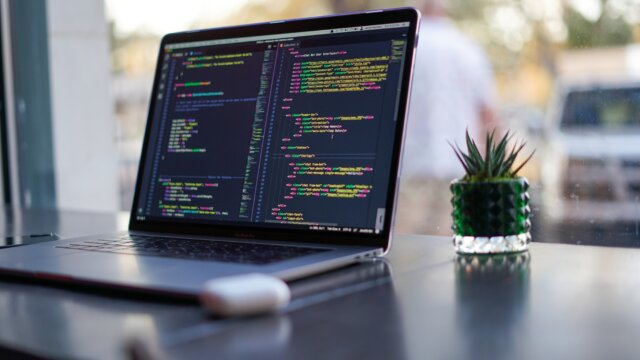 Webマーケティングにプログラミングは必要？学んでおいた方がいい言語とは