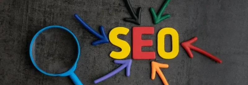 SEOの文字と虫眼鏡